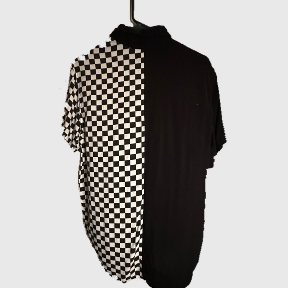 Hot topic split pattern button up